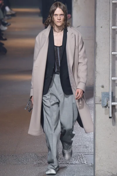 Look 10